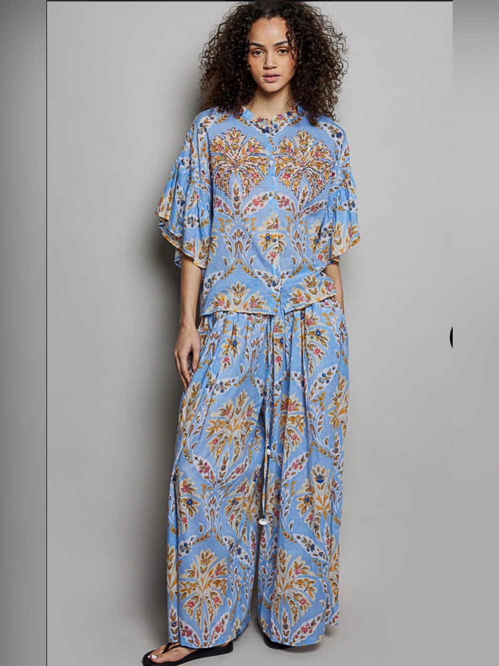 203. BRAND NEW POL Sky Blue Floral Flutter Sleeve Tunic - Picture 3 of 5